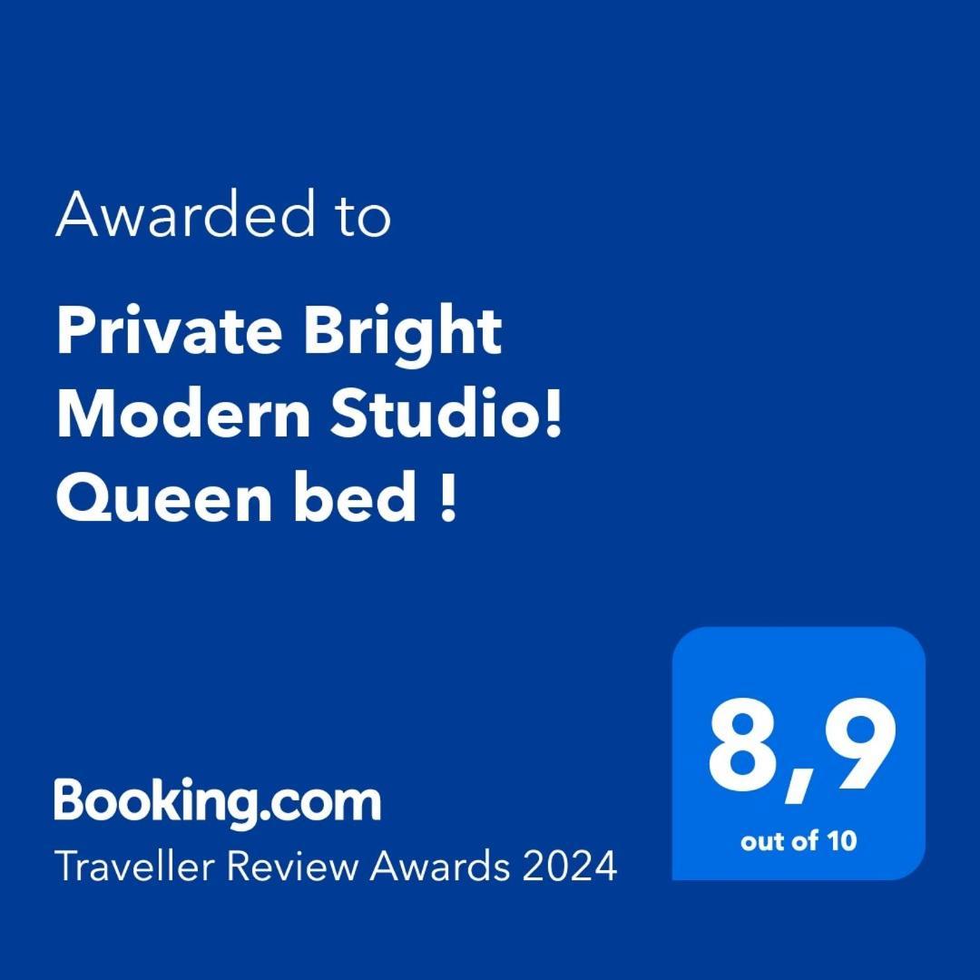 Private Bright Modern Studio! Queen Bed ! Victoria Extérieur photo