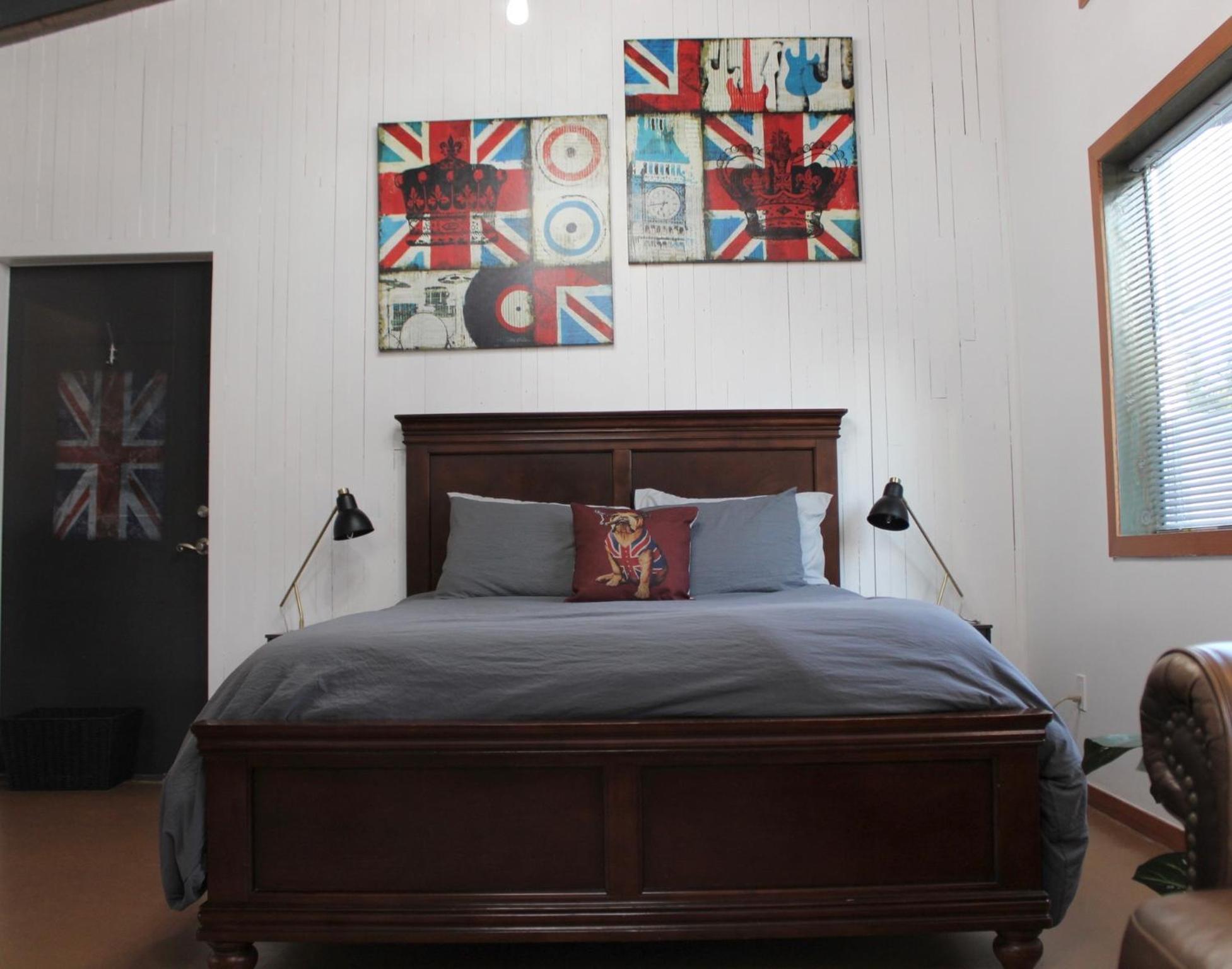Private Bright Modern Studio! Queen Bed ! Victoria Extérieur photo