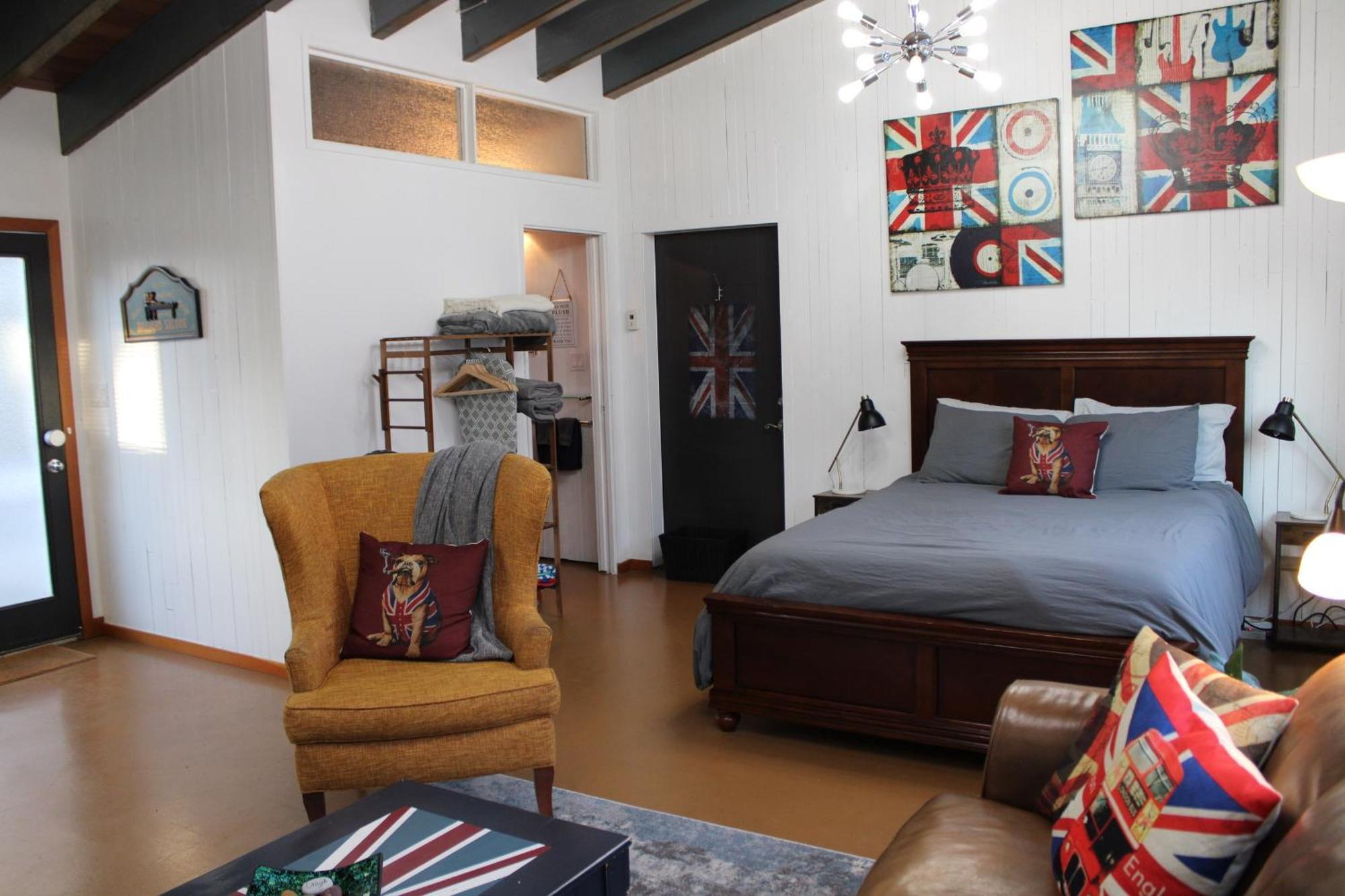 Private Bright Modern Studio! Queen Bed ! Victoria Extérieur photo