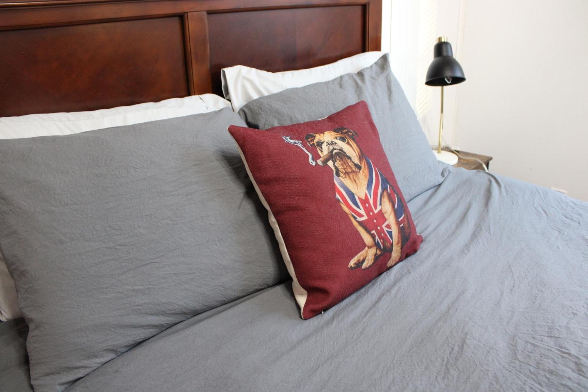 Private Bright Modern Studio! Queen Bed ! Victoria Extérieur photo